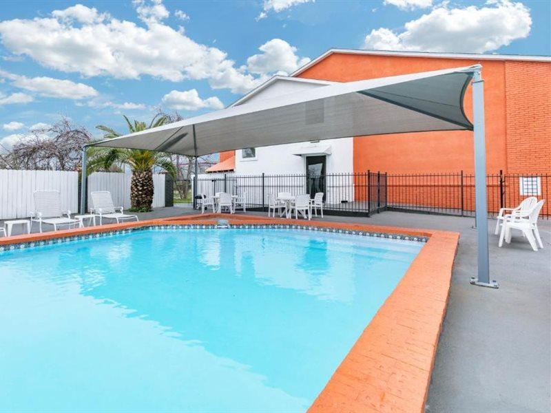 Howard Johnson By Wyndham Near Schlitterbahn New Braunfels Buitenkant foto