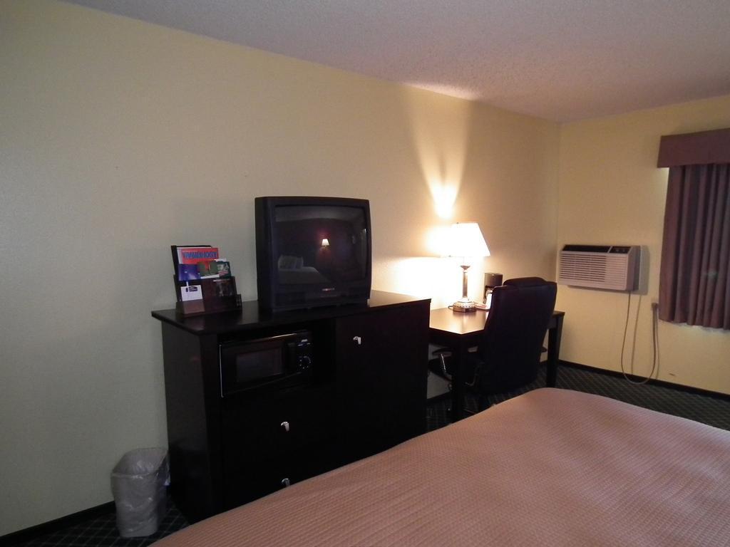 Howard Johnson By Wyndham Near Schlitterbahn New Braunfels Buitenkant foto