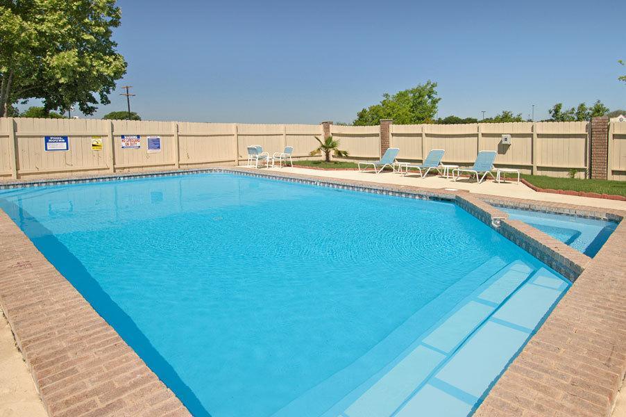Howard Johnson By Wyndham Near Schlitterbahn New Braunfels Buitenkant foto