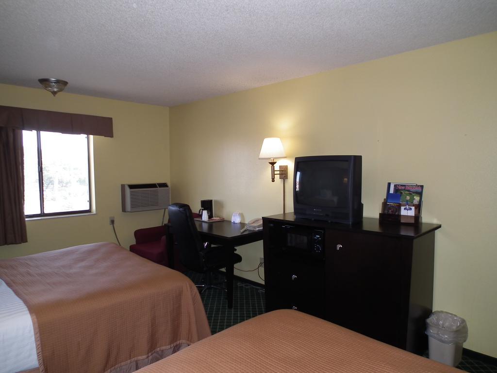 Howard Johnson By Wyndham Near Schlitterbahn New Braunfels Buitenkant foto