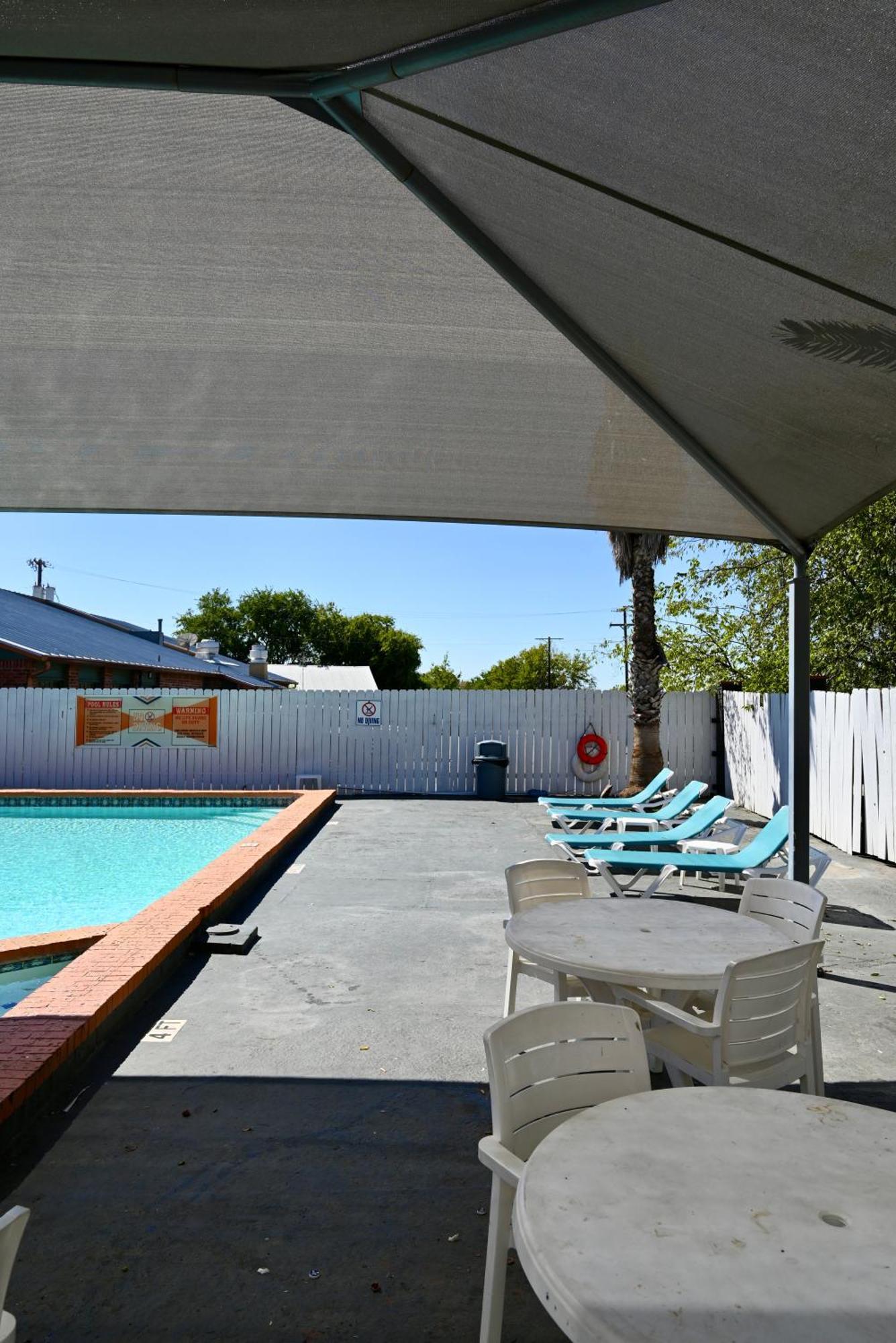Howard Johnson By Wyndham Near Schlitterbahn New Braunfels Buitenkant foto