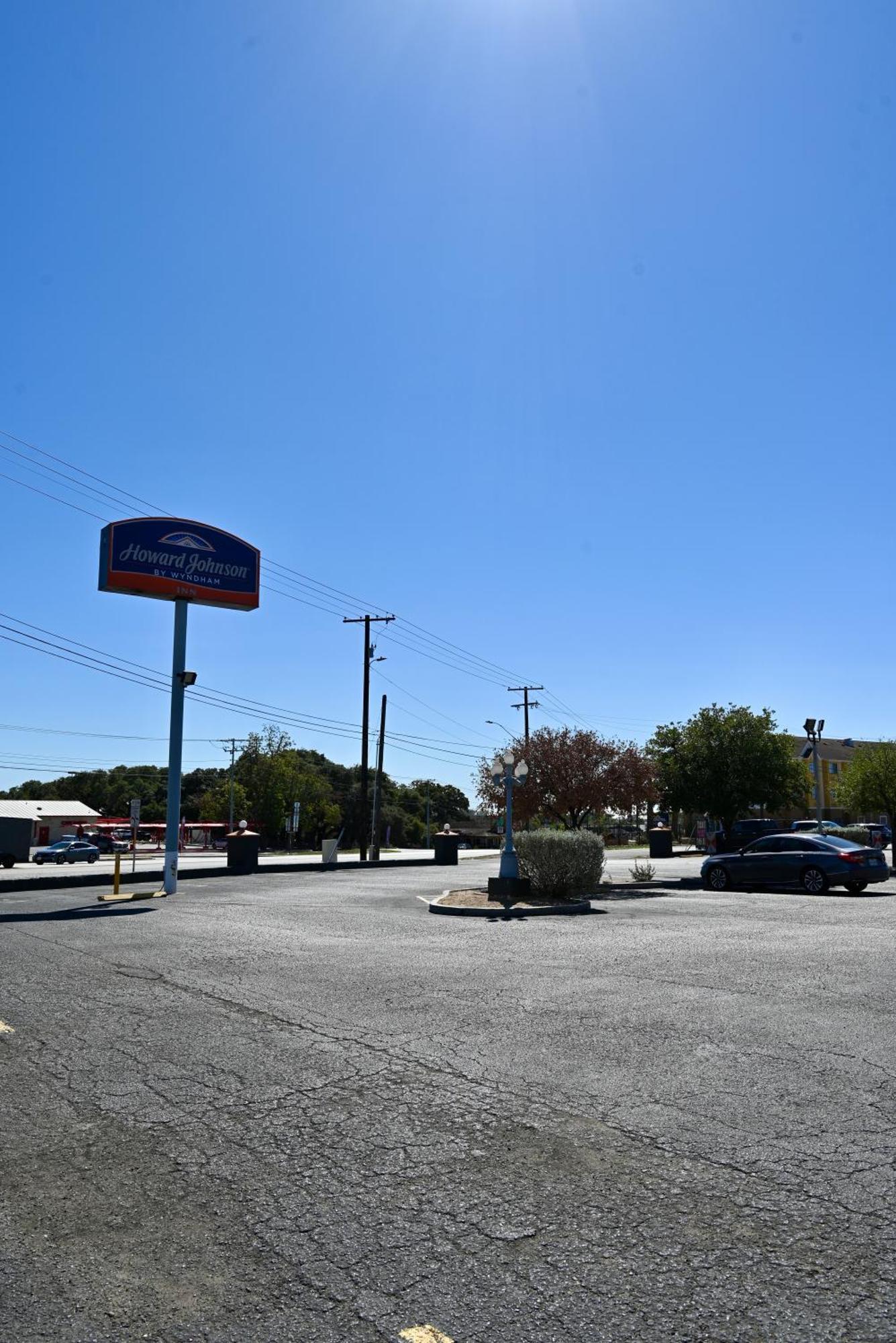 Howard Johnson By Wyndham Near Schlitterbahn New Braunfels Buitenkant foto
